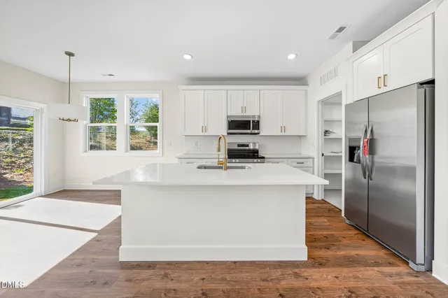 $925,000 | 209 West Maple Avenue, Holly Springs, NC 27540