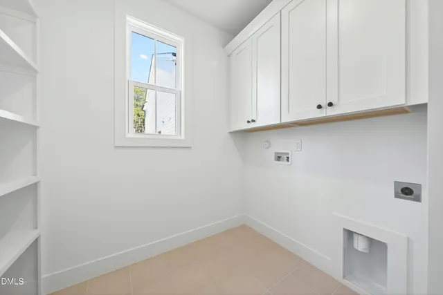 $925,000 | 209 West Maple Avenue, Holly Springs, NC 27540