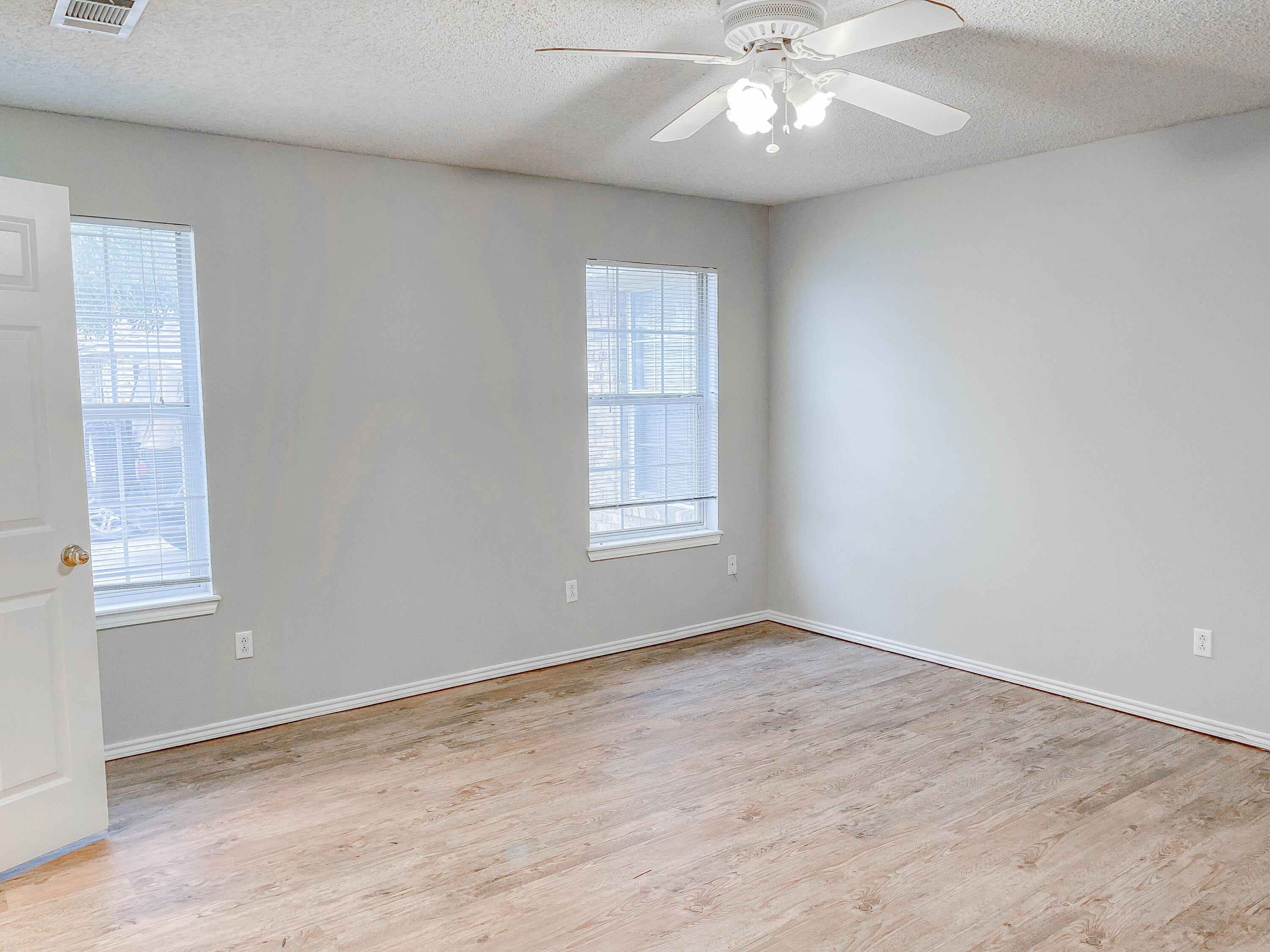 6712 4th Street, Unit B Lubbock, TX 79416 - Photo 8 of 10 IMG_5827-2