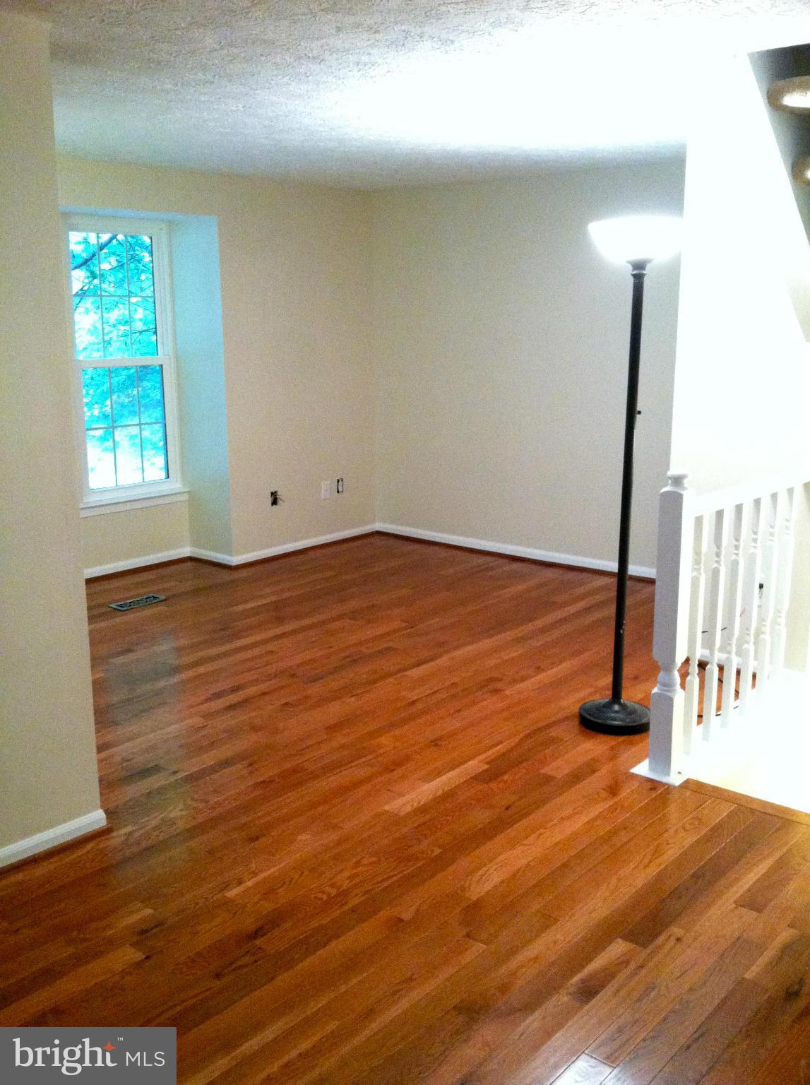 11768 Bayfield Court Reston, VA 20194 - Photo 5 of 18 Living Room