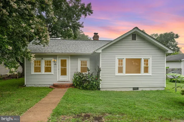 $282,900 | 143 5th Street, Colonial Beach, VA 22443