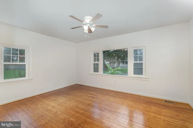 $282,900 | 143 5th Street, Colonial Beach, VA 22443