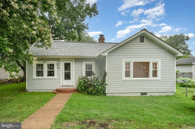 $282,900 | 143 5th Street, Colonial Beach, VA 22443