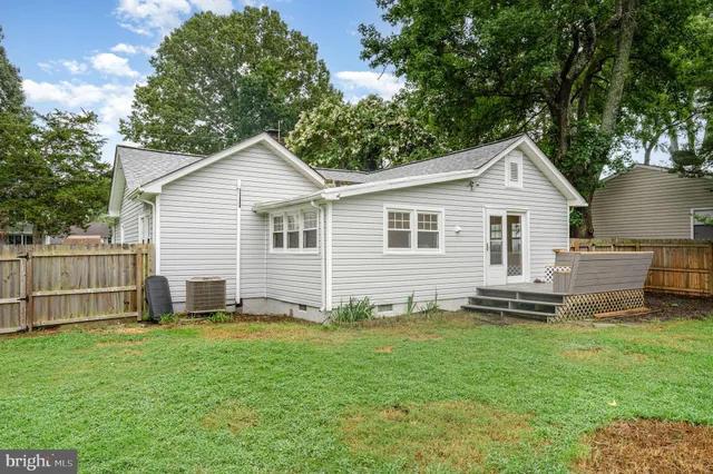 $282,900 | 143 5th Street, Colonial Beach, VA 22443