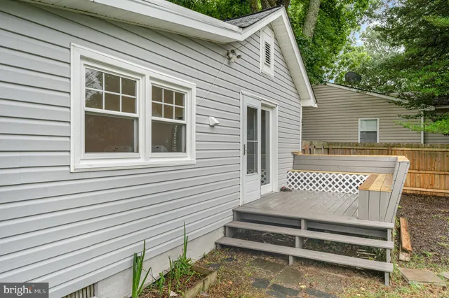 $282,900 | 143 5th Street, Colonial Beach, VA 22443