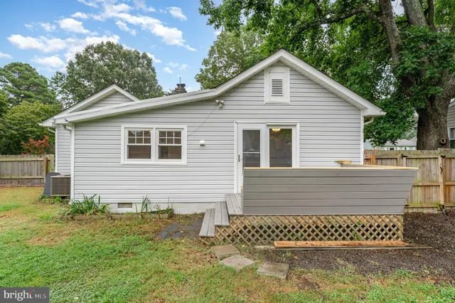 $282,900 | 143 5th Street, Colonial Beach, VA 22443