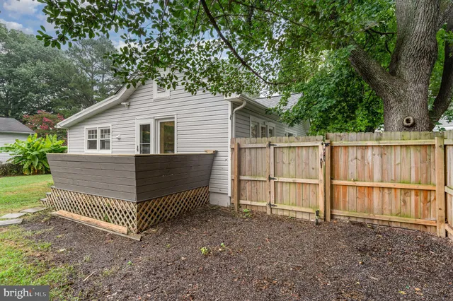 $282,900 | 143 5th Street, Colonial Beach, VA 22443