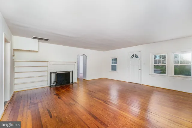 $282,900 | 143 5th Street, Colonial Beach, VA 22443