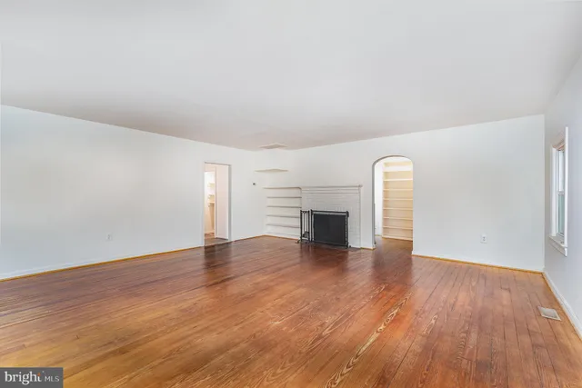 $282,900 | 143 5th Street, Colonial Beach, VA 22443