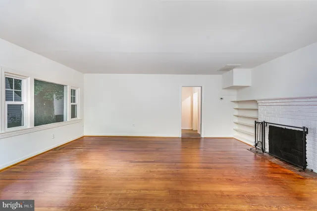 $282,900 | 143 5th Street, Colonial Beach, VA 22443