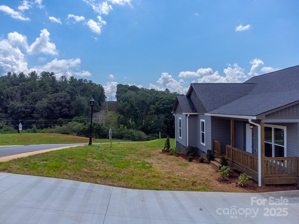 381 Scenic Rdg Circle Franklin, NC 28734 - Photo 3 of 47