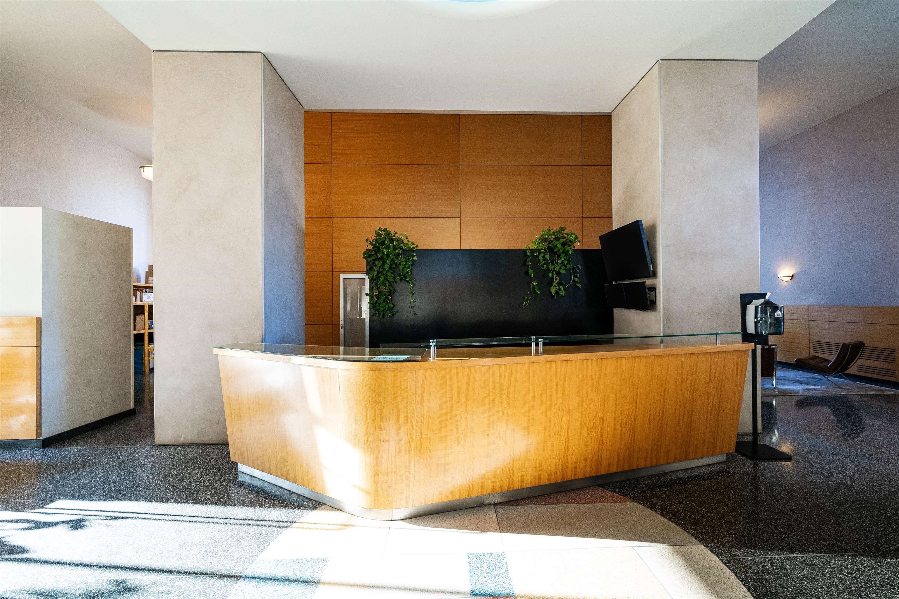 6040 Boulevard East, Unit 14F West New York, NJ 07093 - Photo 29 of 34 a living room with table and chairs