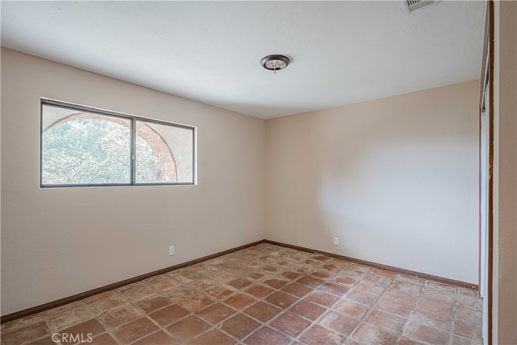 48703 De Luz Road Temecula, CA 92590 - Photo 28 of 36 an empty room with a window