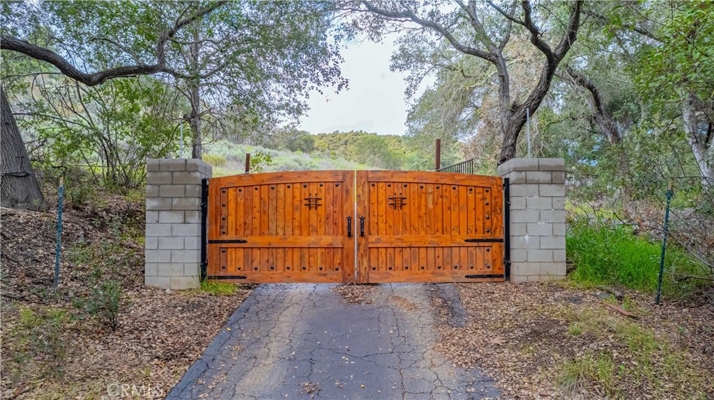 48703 De Luz Road Temecula, CA 92590 - Photo 5 of 36 a view of outdoor space garage and basketball court