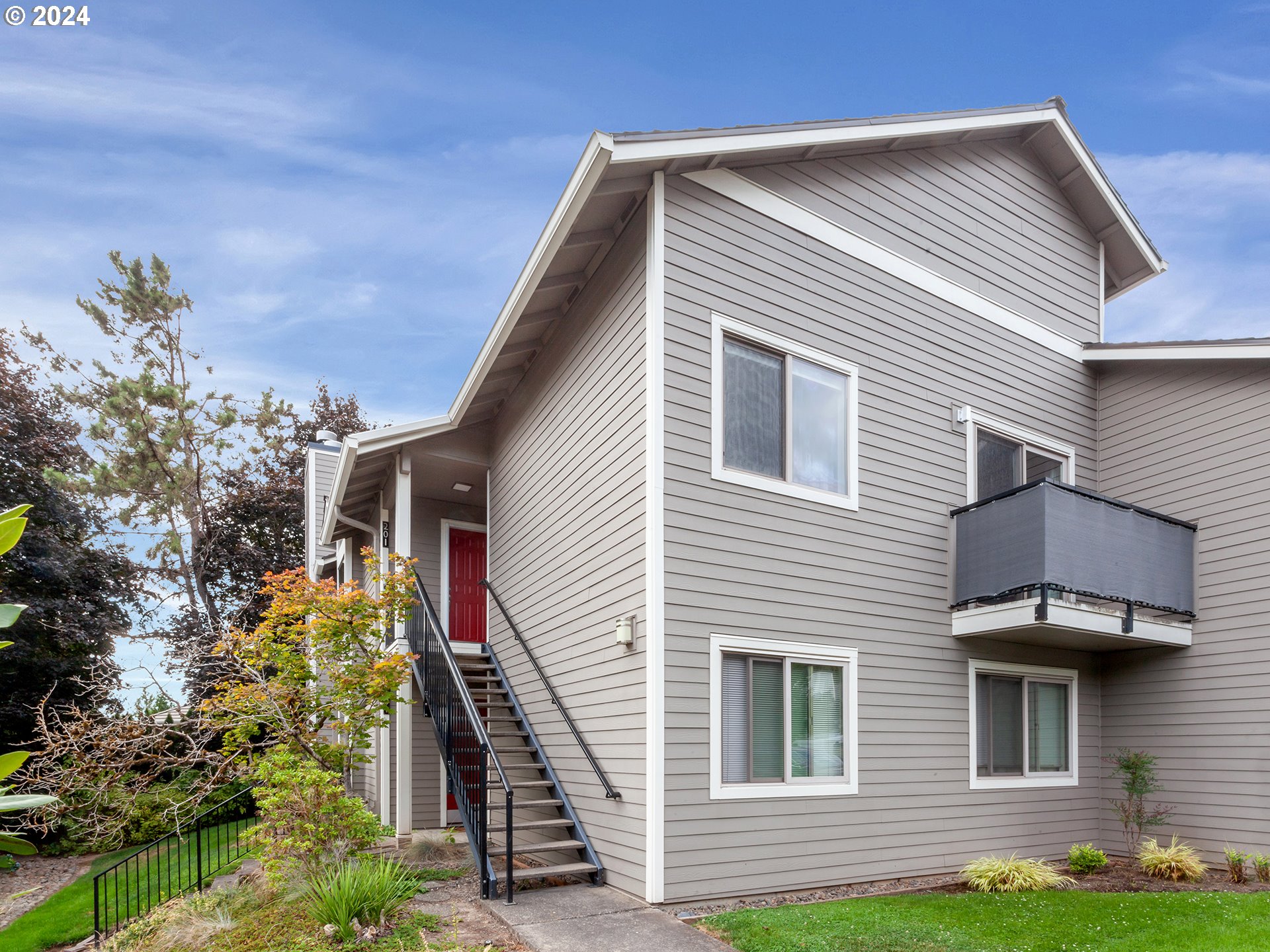 86 Kingsgate Road, Unit C201 Lake Oswego, OR 97035 - Photo 1 of 48 Gallery Image 1