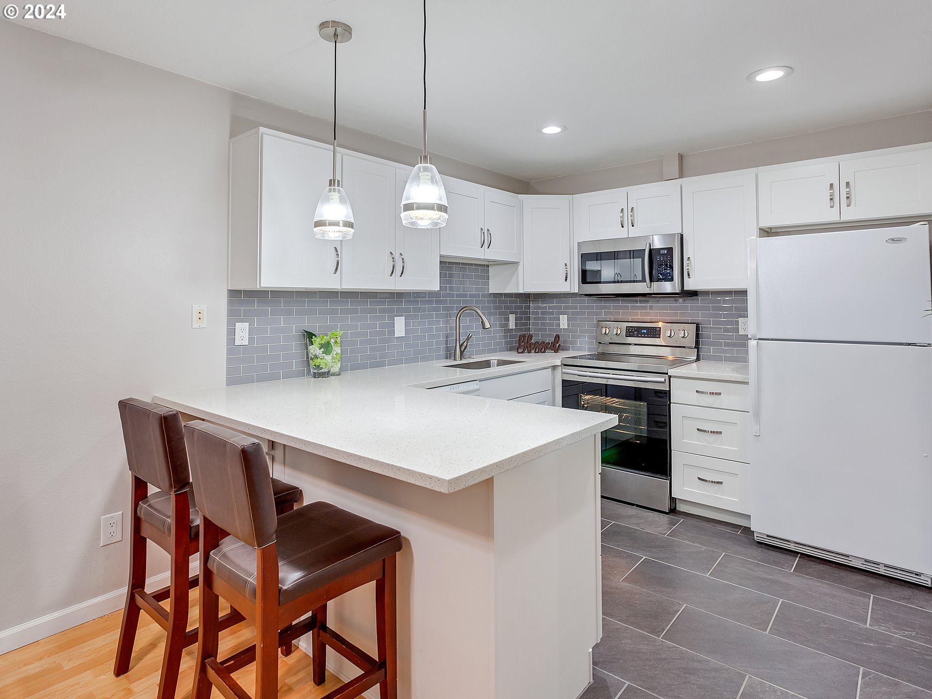 86 Kingsgate Road, Unit C201 Lake Oswego, OR 97035 - Photo 13 of 48 Kitchen