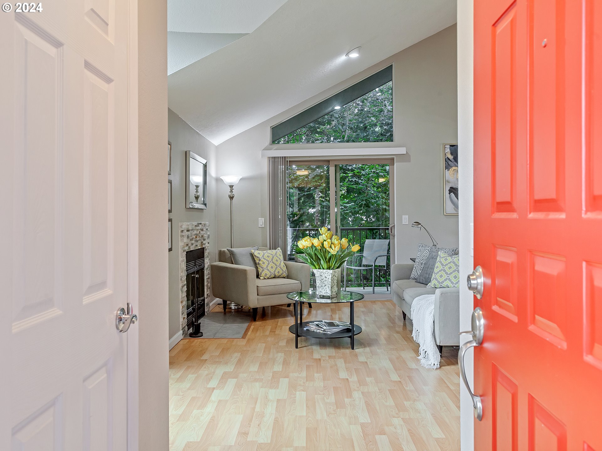 86 Kingsgate Road, Unit C201 Lake Oswego, OR 97035 - Photo 2 of 48 Entrance/Foyer