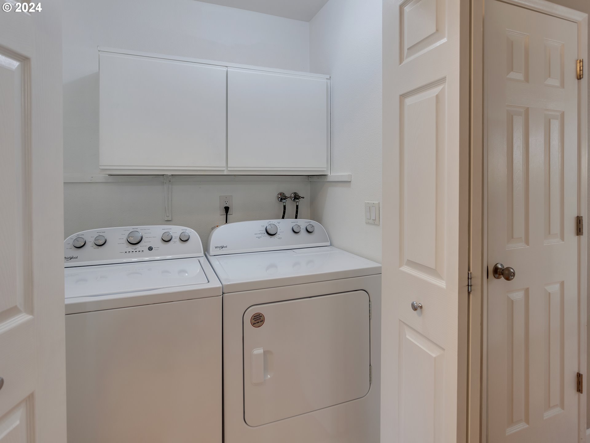 86 Kingsgate Road, Unit C201 Lake Oswego, OR 97035 - Photo 31 of 48 Bathroom