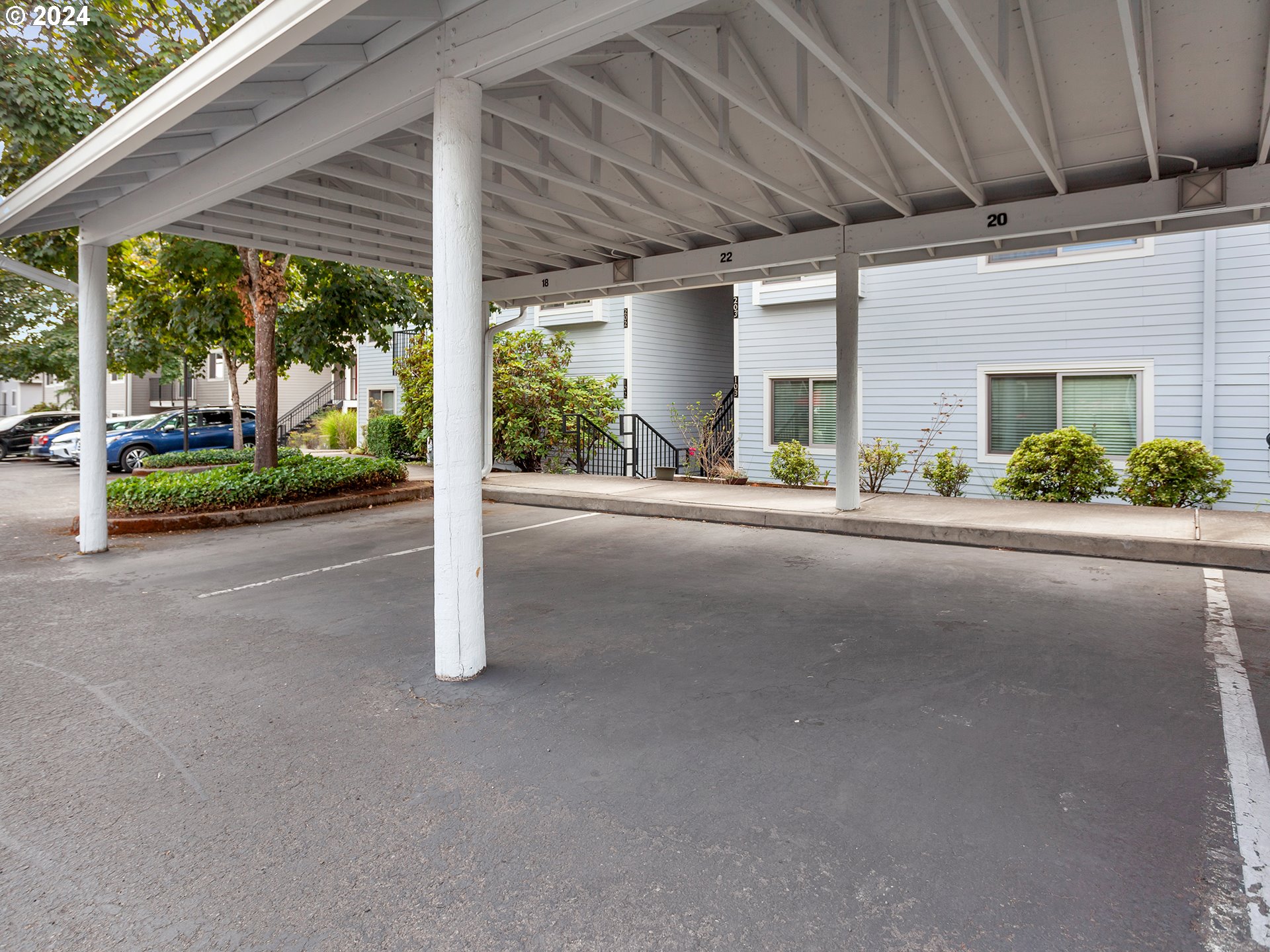 86 Kingsgate Road, Unit C201 Lake Oswego, OR 97035 - Photo 36 of 48 Gallery Image 36