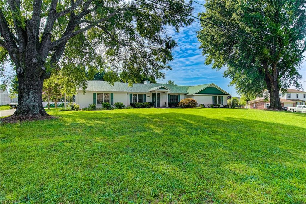 3545 Grandview Club Road Pfafftown, NC 27040 - Photo 2 of 43 Gallery Image 2