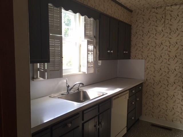 1558 Westerman Road Hermitage, PA 16148 - Photo 4 of 10 Gallery Image 4