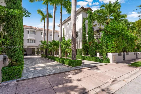$1,099,000 | 261 Navarre Avenue, Unit B1, Coral Gables, FL 33134