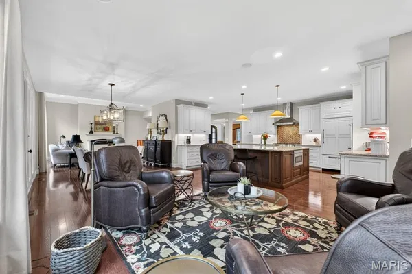 $1,499,000 | 12868 Willow Pond Court, Des Peres, MO 63131