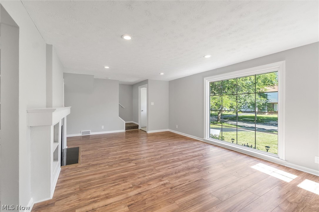 3738 Bainbridge Road Cleveland Heights, OH 44118 - Photo 7 of 31