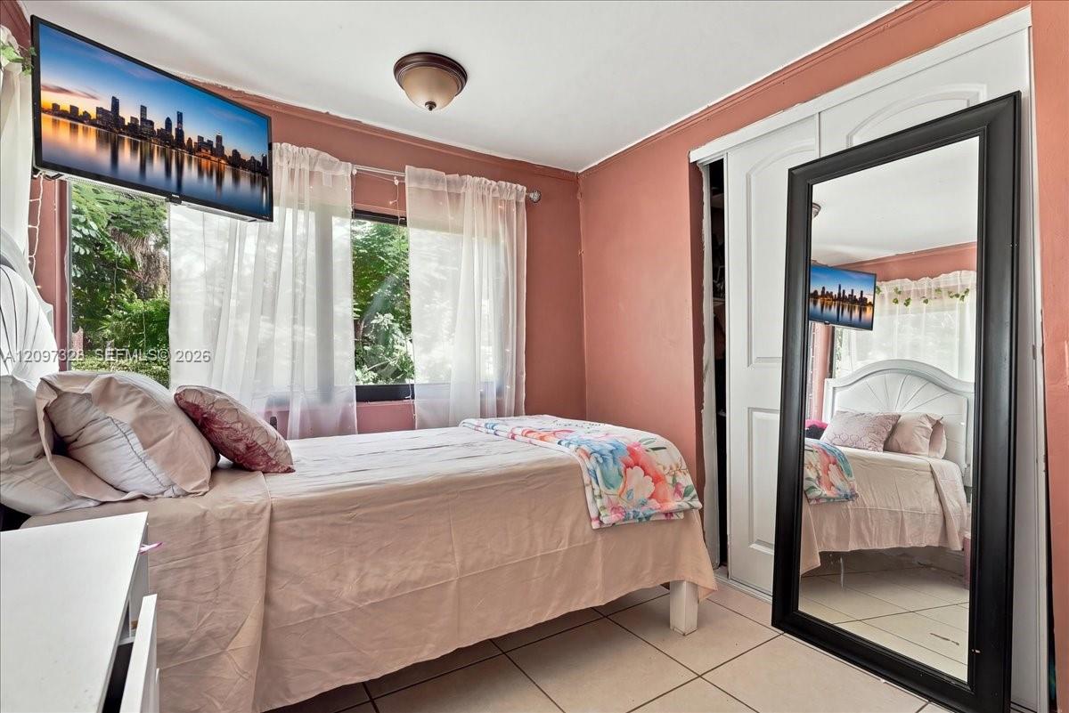 18490 Southwest 216th Street Miami, FL 33170 - Photo 16 of 48 Gallery Image 16