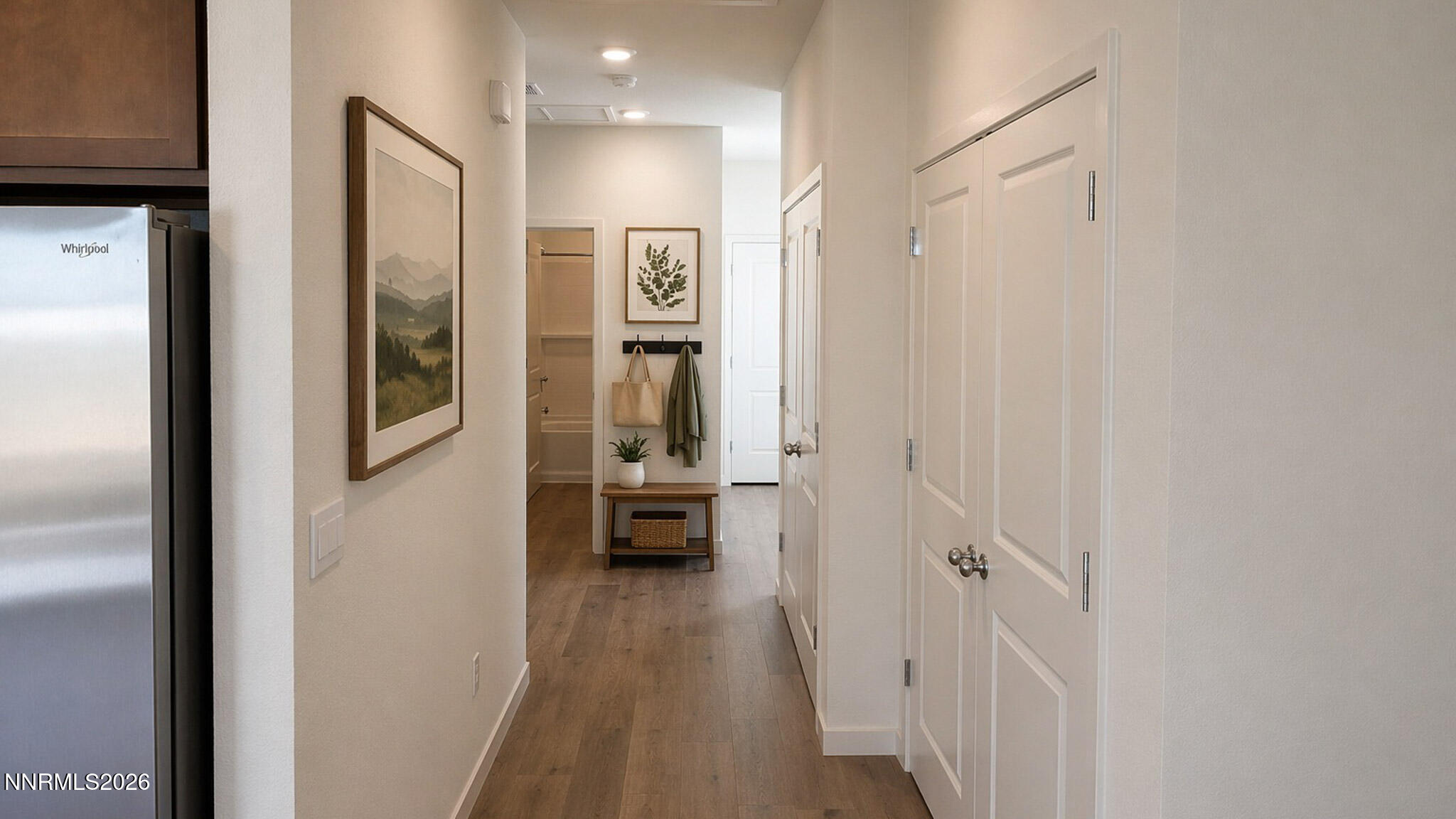 8399 Vermilion Drive Reno, NV 89506 - Photo 3 of 6 Glacier_hallway