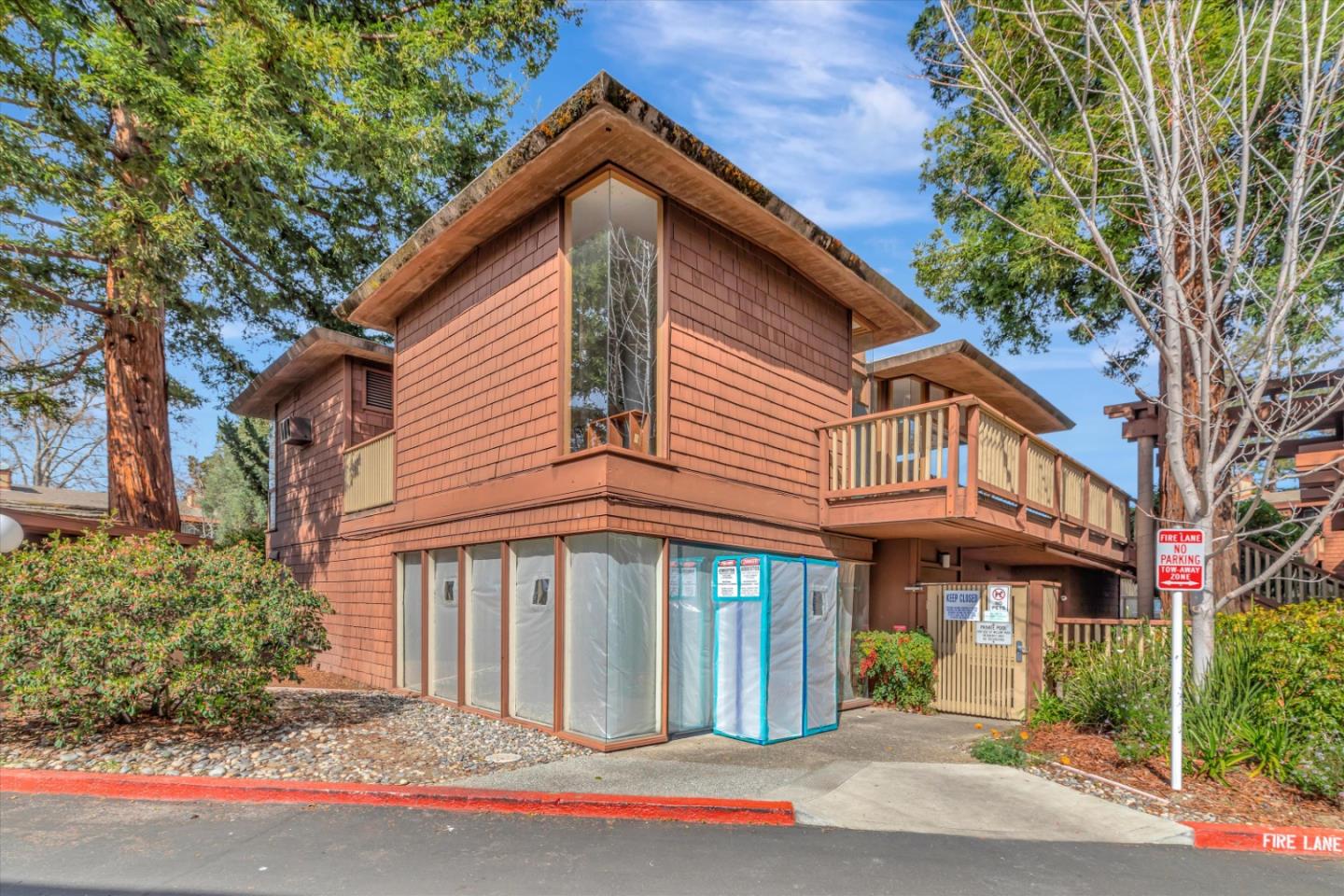 500 West Middlefield Road, Unit 142 Mountain View, CA 94043 - Photo 48 of 59 a front view of a house with a yard