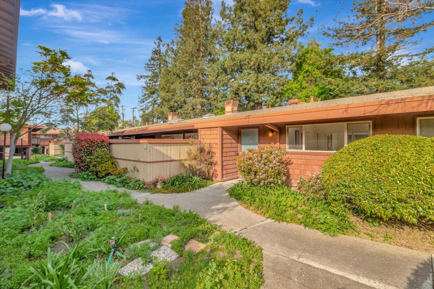 500 West Middlefield Road, Unit 142 Mountain View, CA 94043 - Photo 5 of 59 a view of a house with a garden