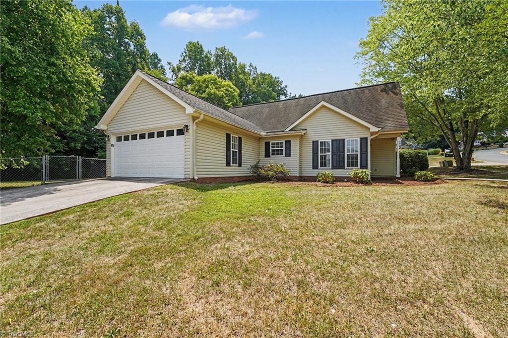 5400 Springhouse Farm Road Winston-Salem, NC 27107 - Photo 3 of 18