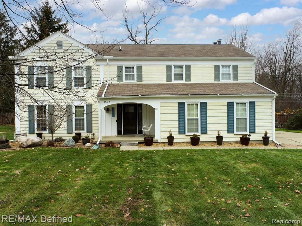 1576 North Fairview Lane Rochester Hills, MI 48306 - Photo 1 of 30