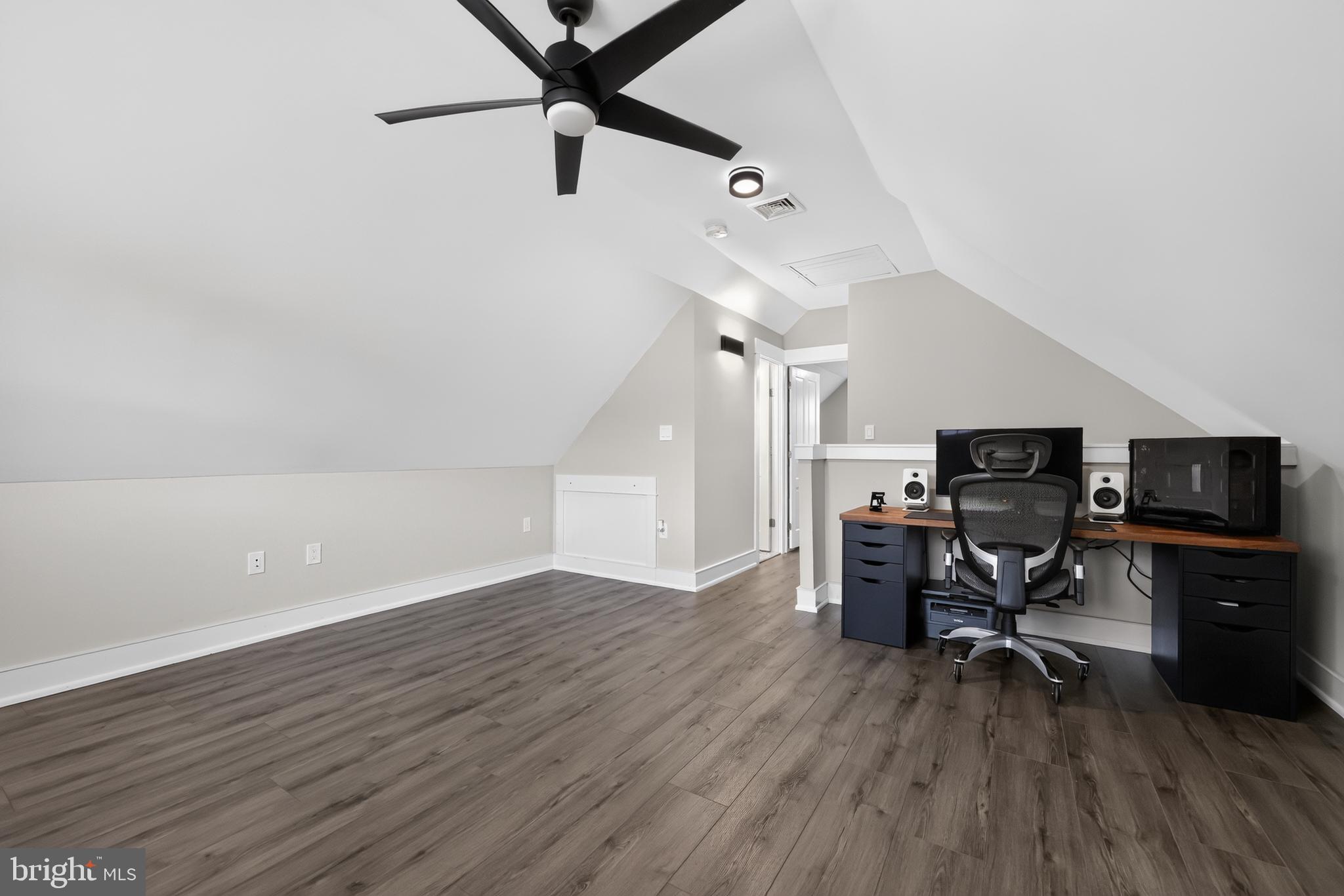 50 Middle Road Levittown, PA 19056 - Photo 25 of 29