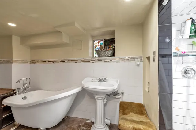 $879,888 | 434 Beach 36th Street | Edgemere