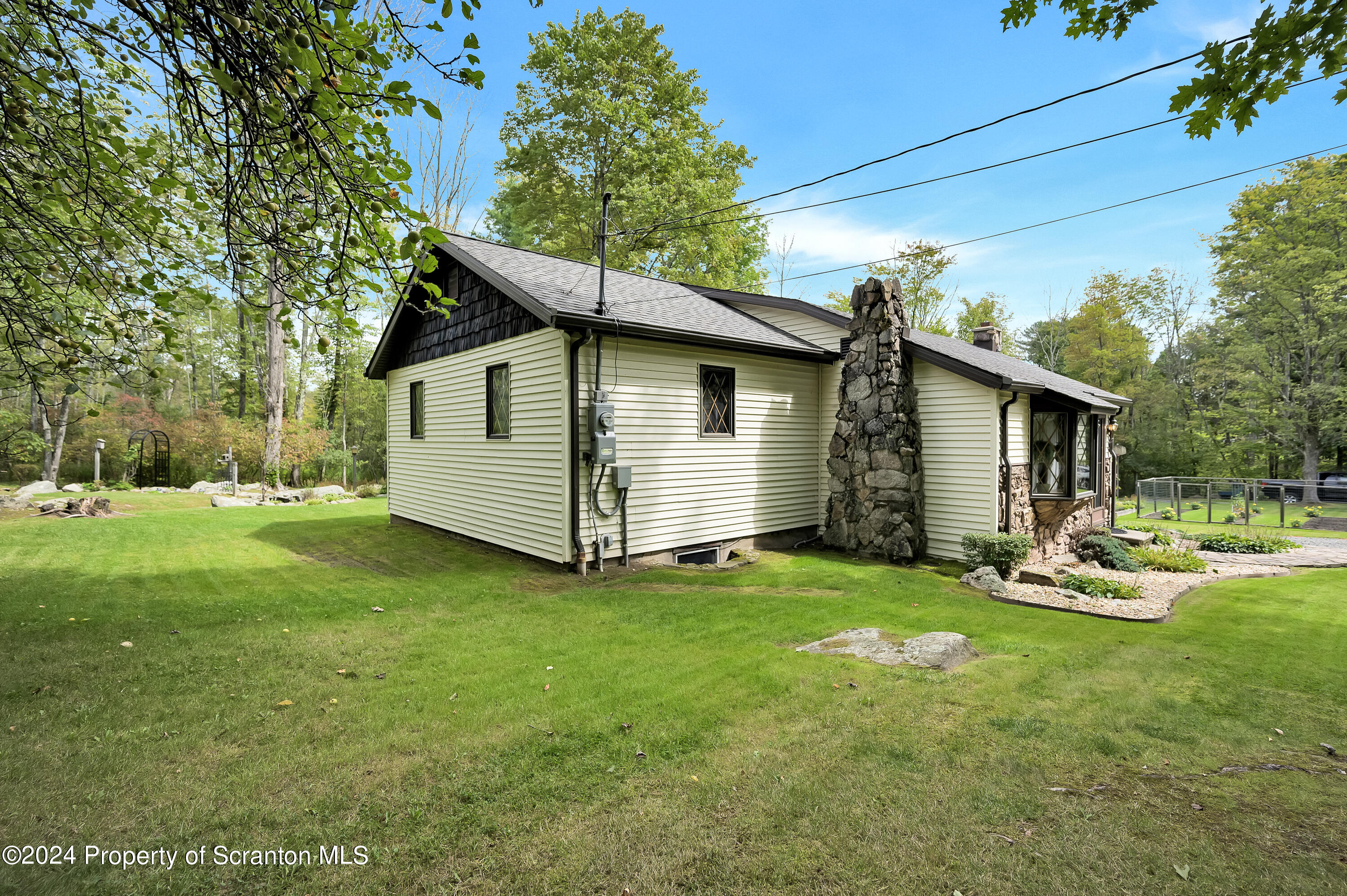 11 Benjamin Road Lake Ariel, PA 18436 - Photo 3 of 50 Benjamin-2