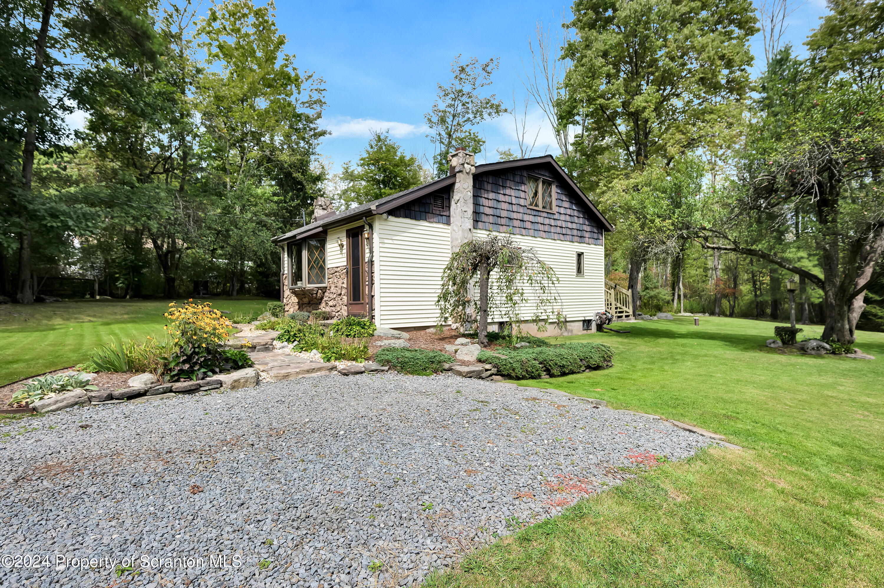 11 Benjamin Road Lake Ariel, PA 18436 - Photo 4 of 50 Benjamin-3
