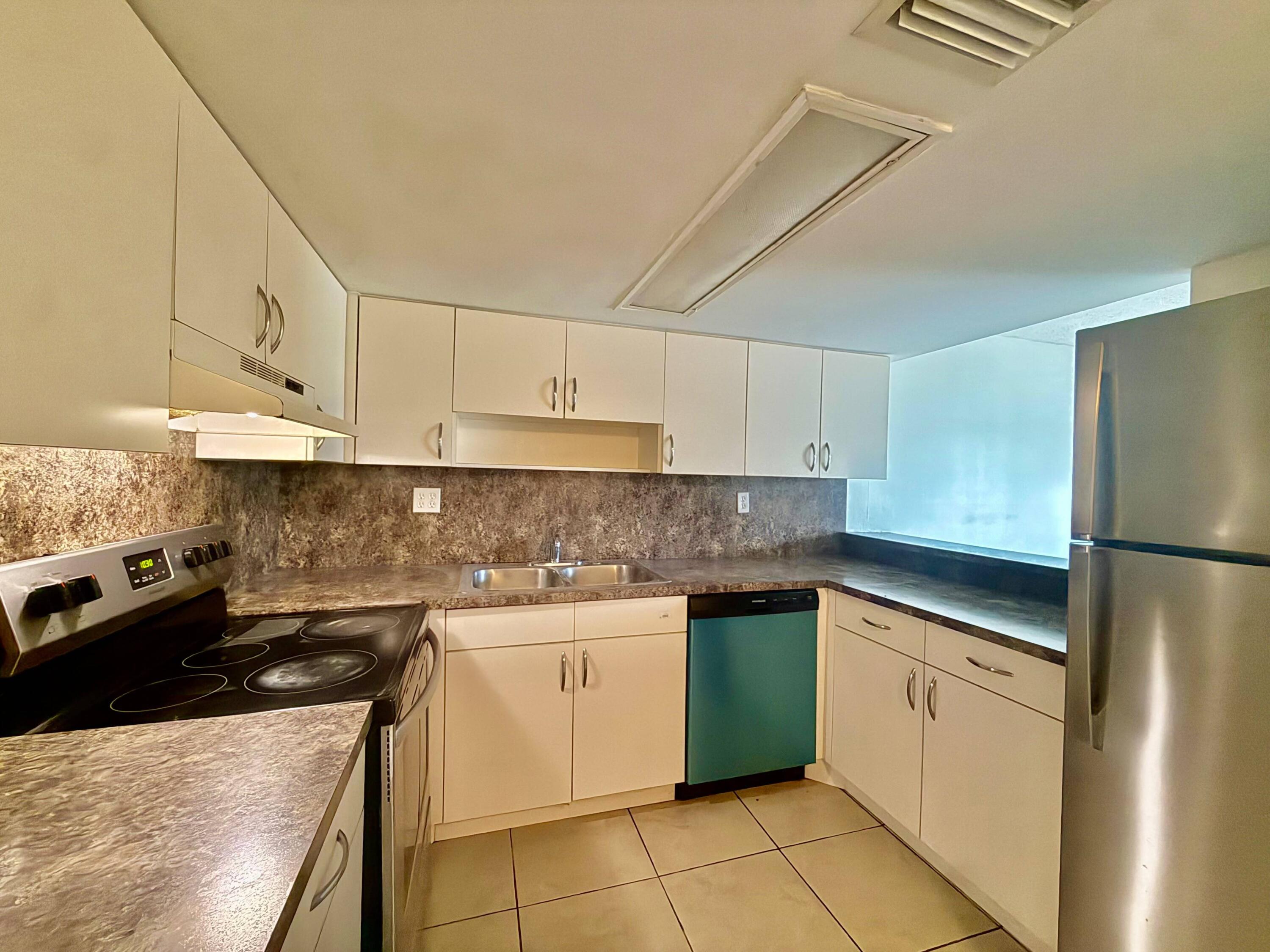 329 Gulfstream Road Dania Beach, FL 33004 - Photo 3 of 20 WhatsApp Image 2026-08-27 at 21.50.25