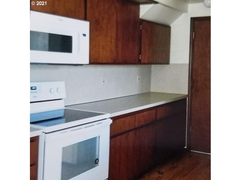 830 Janus Street Springfield, OR 97477 - Photo 7 of 11 a kitchen with a microwave and cabinets