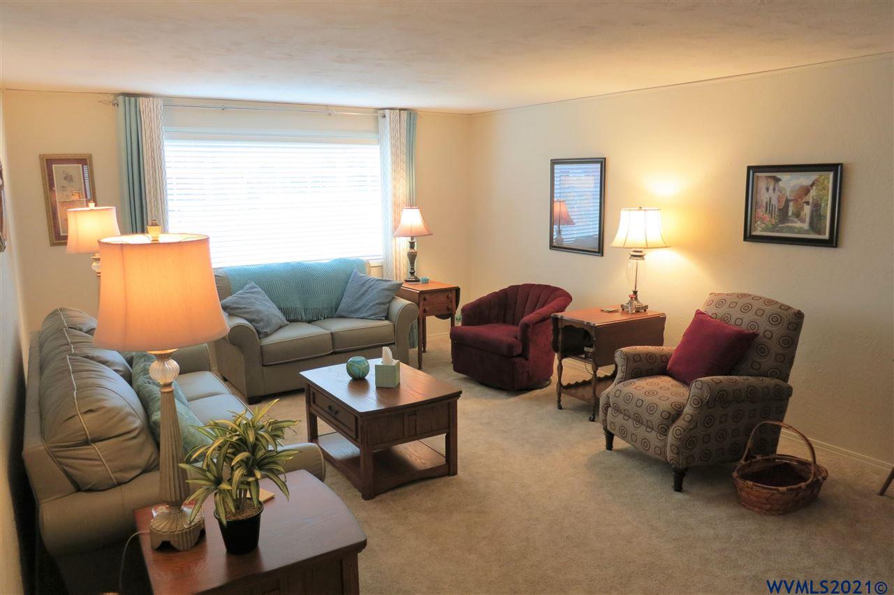 695 Southwest Mill Street Dallas, OR 97338 - Photo 2 of 21 Gallery Image 2