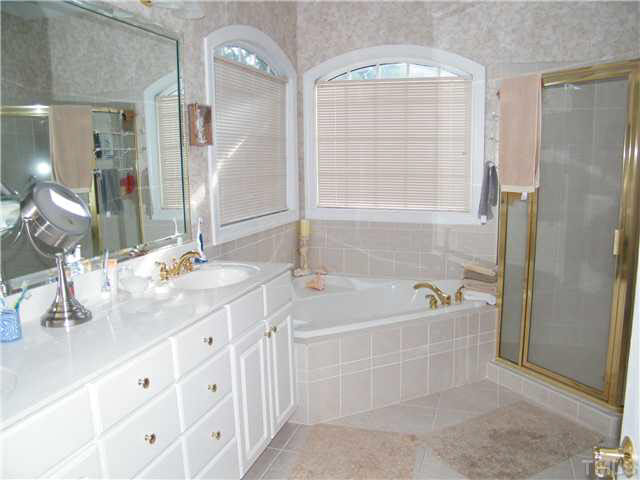 4609 Whitmire Place Raleigh, NC 27612 - Photo 14 of 20 Gallery Image 14