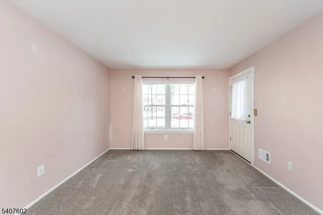 $329,999 | 27 Loch Lane, Ledgewood, NJ 07852