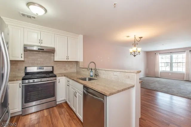 $329,999 | 27 Loch Lane, Ledgewood, NJ 07852