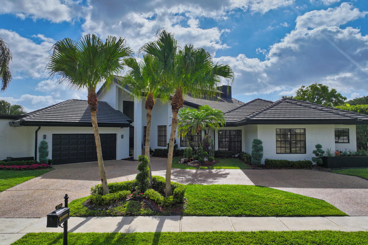 3740 Canterbury Way Boca Raton, FL 33434 - Photo 4 of 55 a front view of house with yard and green space