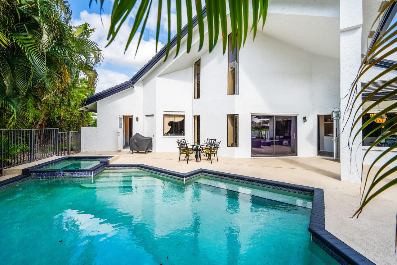 3740 Canterbury Way Boca Raton, FL 33434 - Photo 41 of 55 Pool-Back