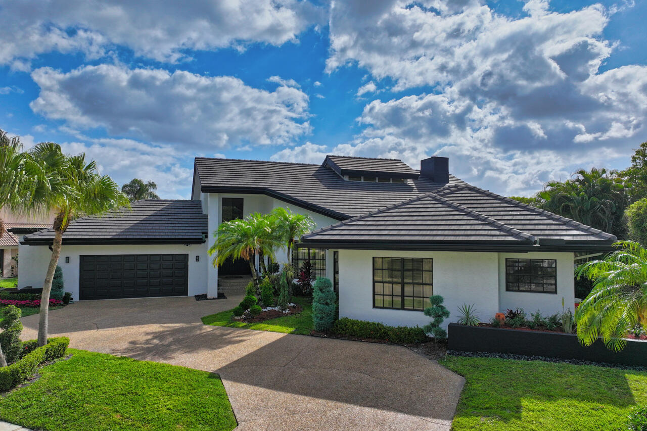 3740 Canterbury Way Boca Raton, FL 33434 - Photo 51 of 55 a front view of a house with garden