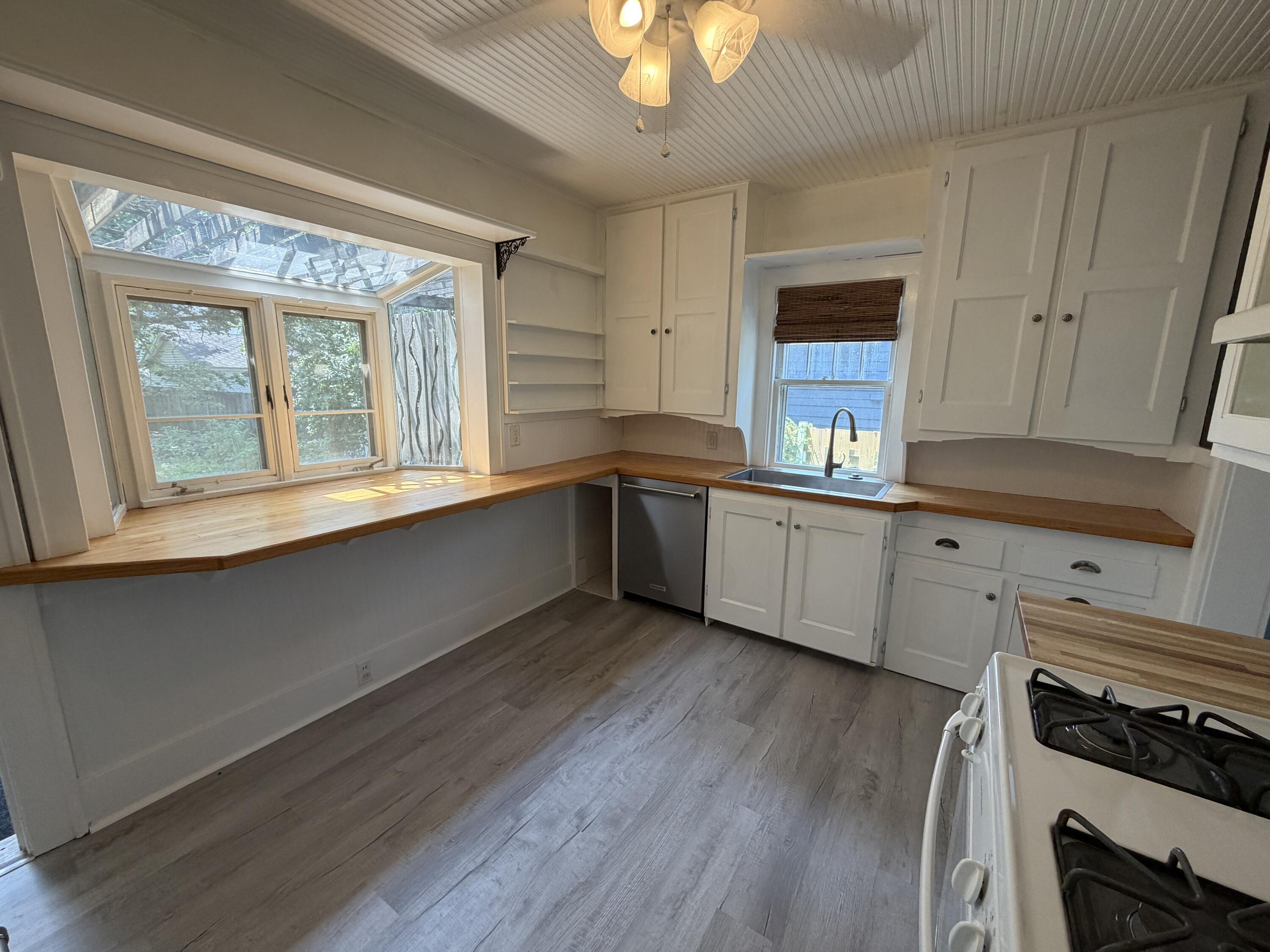 321 Inkster Avenue Kalamazoo, MI 49001 - Photo 27 of 48 Kitchen
