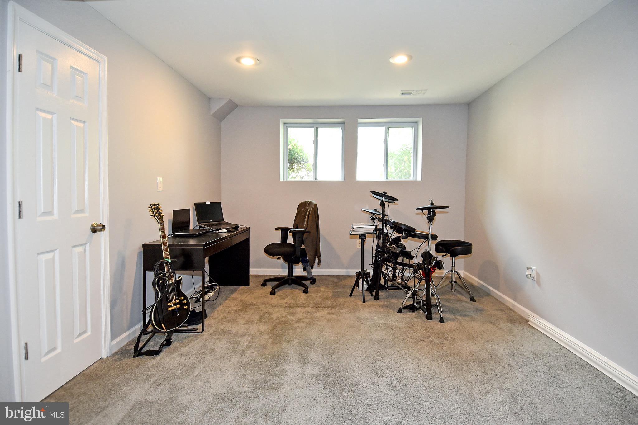8585 Tyrolean Way Springfield, VA 22153 - Photo 20 of 28