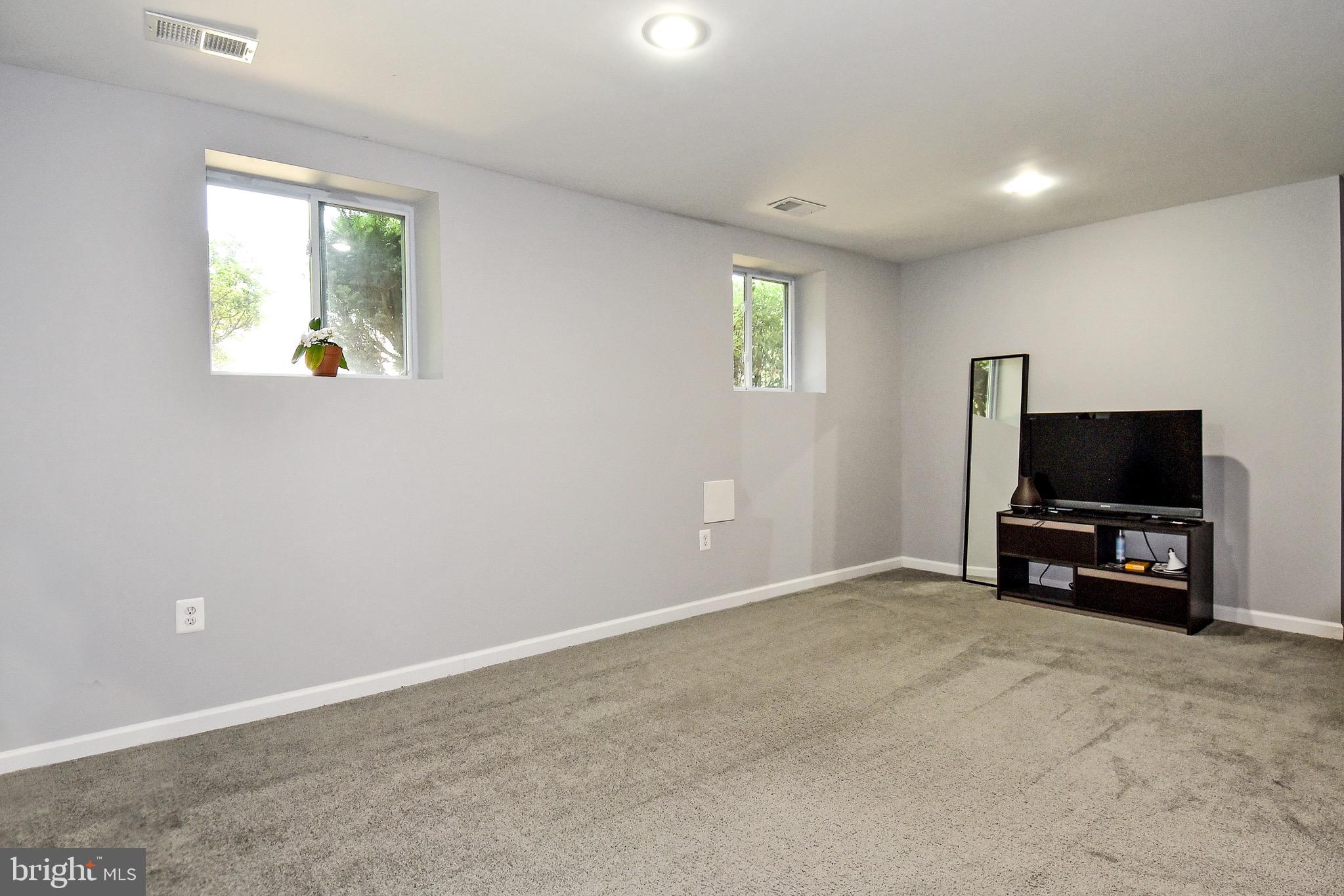 8585 Tyrolean Way Springfield, VA 22153 - Photo 25 of 28